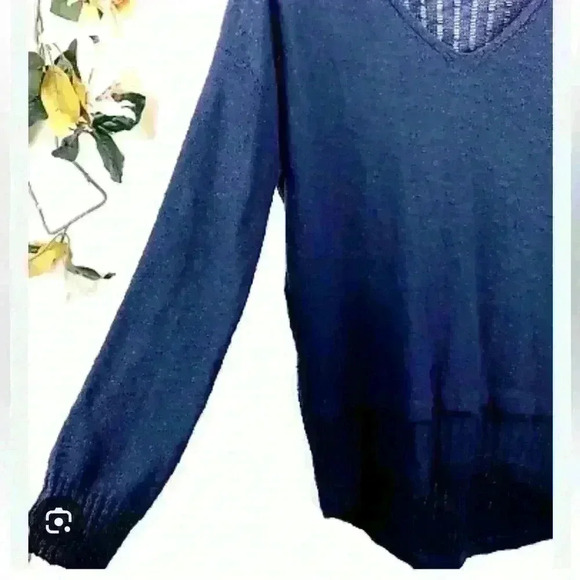 Two by Vince Camuto navy long sleeve v neck oversized sweater L - Picture 2 of 7